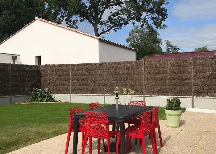 Maison De Charme Renovee Avec Piscine, Et Proximite Des Plages Vendeennes - Fr-1-426-464 La Garnache